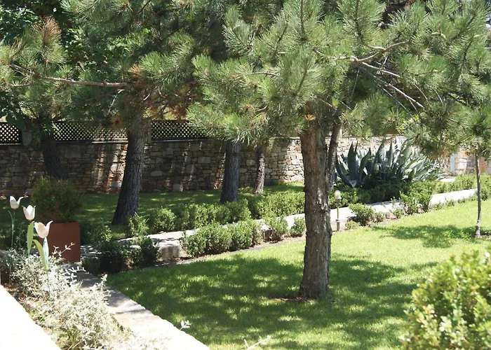 Trypiti Vila *